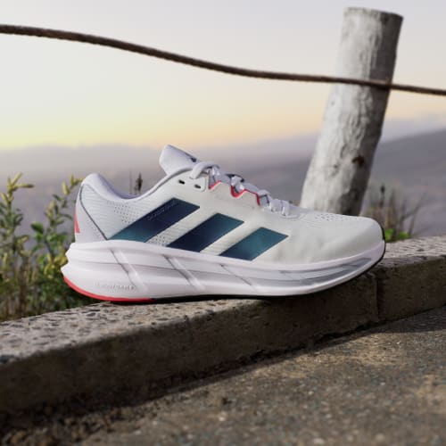 Questar 3 Running Shoes, view 2